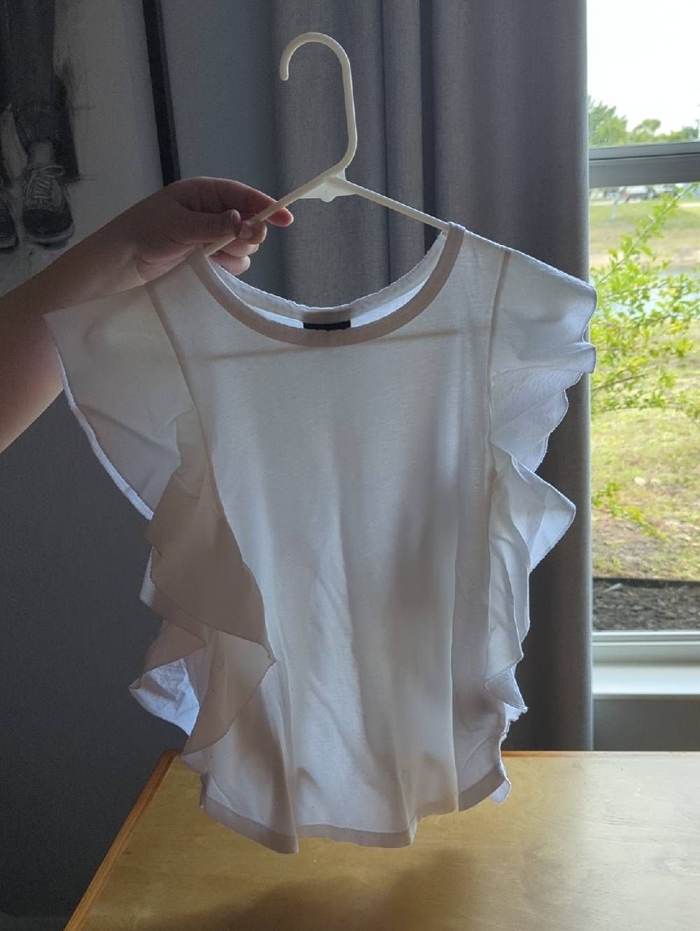 Who What Wear White Crewneck Tee With Flutter Sleeves